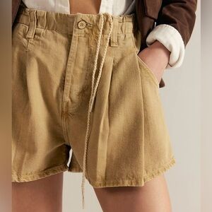 NWT We The Free - Free People Clark Pleated Denim Shorts in Washed Sand Medium